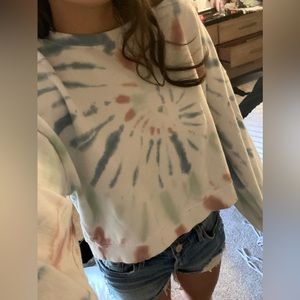 tie dye crewneck perfect for summer nights